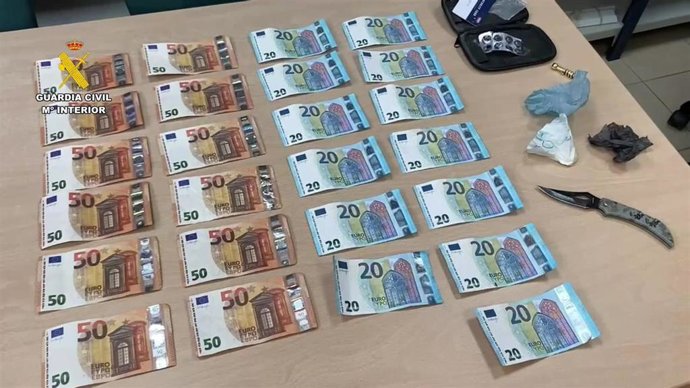 La Guardia Civil detiene en Calahorra al conductor de un turismo tras intervenirle 860 euros en billetes falsos