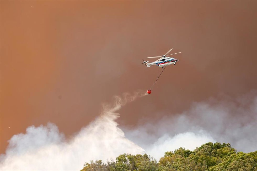 Aeronaves en el incendio del paraje La Peña. A 5 de agosto de 2025 en Tarifa, Cádiz (Andalucía, España). 
