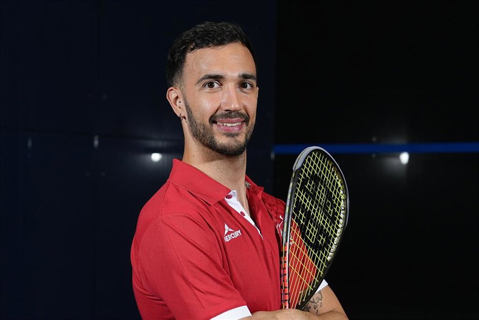 El jugador español de squash Iker Pajares, durante el Media Day del equipo español de squash, celebrado en el Polideportivo La Luz de Tres Cantos, Madrid.