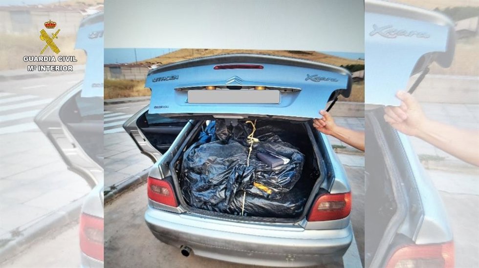 La Guardia Civil interviene 260 kilogramos de tabaco durante la realización de un control en Fuente el Fresno.