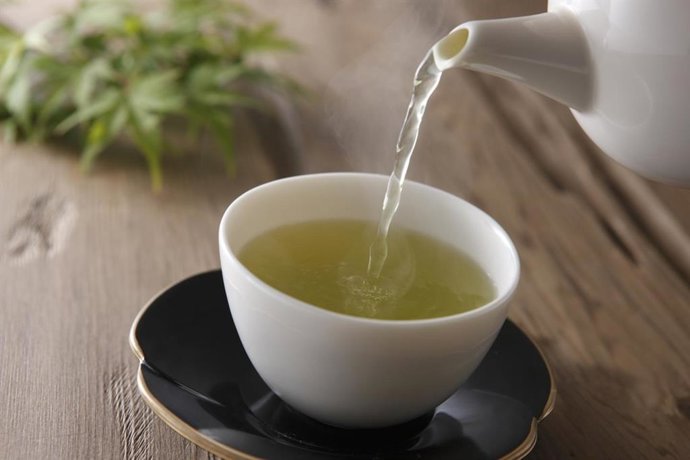 Archivo - Imagen de recurso de una taza de té verde.