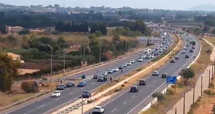 Un accidente en la autopista de Inca provoca más de 4 kilómetros de retenciones.