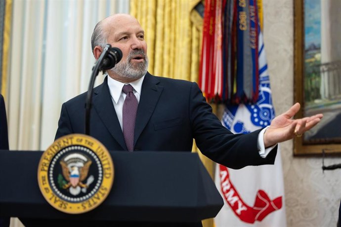 Archivo - February 21, 2025, Washington, District Of Columbia, USA: United States Secretary of Commerce Howard Lutnick speaks in the Oval Office of the White House in Washington, DC, US, Friday, February 21, 2025,Image: 967341819, License: Rights-managed,