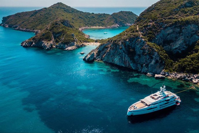 Boatsters Black celebra 10 años como referente en el mercado de alquiler de yates en el Mediterráneo