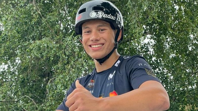 Ocho 'riders' de BMX realizan una concentración en Francia.