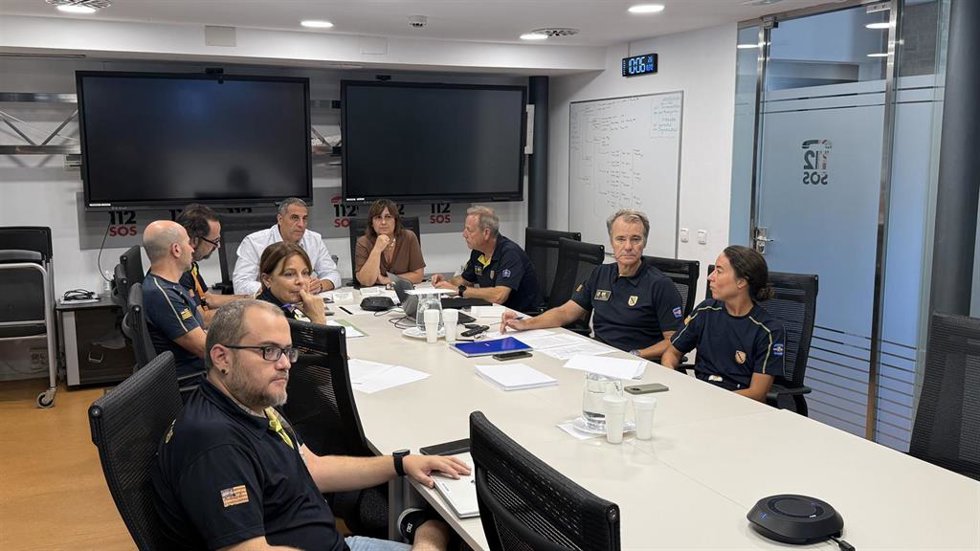 La consellera de Presidencia, Coordinación de la Acción de Gobierno y Cooperación Local, Antnia Maria Estarellas, y el director general de Emergencias e Interior, Pablo Gárriz, en la reunión de este miércoles del Comité Técnico Asesor.
