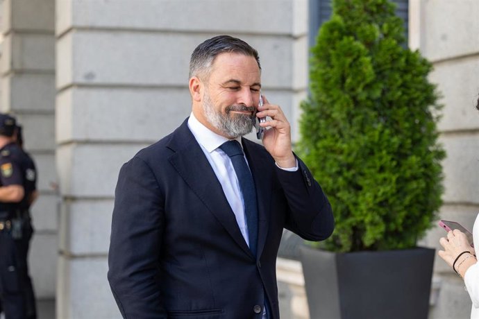 El líder de Vox, Santiago Abascal, durante una sesión plenaria extraordinaria, en el Congreso de los Diputados, a 22 de julio de 2025, en Madrid (España). 
