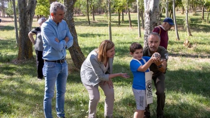 Liberados 15 ejemplares de aves huérfanas recuperadas a través del programa de voluntariado ambiental 'Ayúdale a Volar'