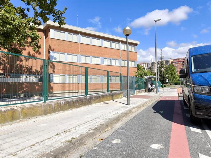 Nueva zona de parada segura junto al colegio Obispo Blanco Nájera en Logroño