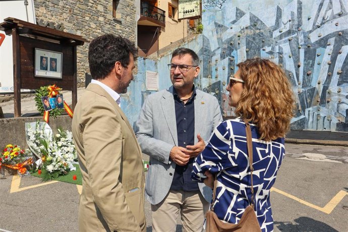 El presidente de Vox Huesca y diputado en las Cortes de Aragón, Fermín Civiac, en el acto de homenaje a los guardias civiles asesinados por ETA en Sallent de Gállego (Huesca)