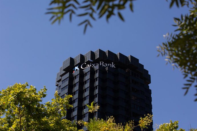 Archivo - Arxivo - Façana de la seu de CaixaBank en l'Avinguda Diagonal de Barcelona