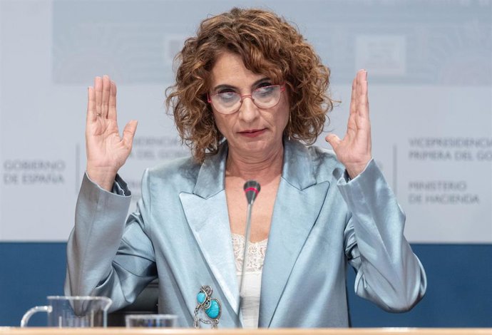 Archivo - La vicepresidenta primera y ministra de Hacienda, María Jesús Montero, durante una rueda de prensa, en el Ministerio de Hacienda