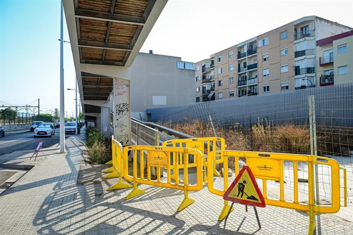 Acceso peatonal al puente de Son Forteza, en Palma