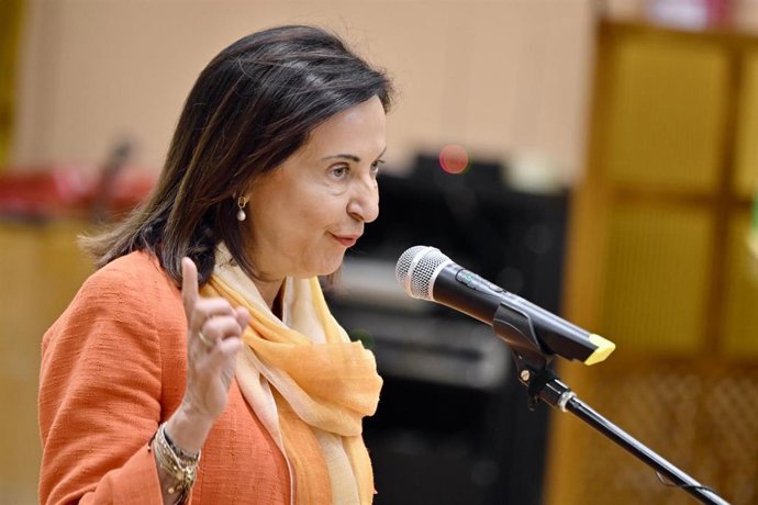 La ministra de Defensa, Margarita Robles, interviene durante su visita al Regimiento de Cazadores de Montaña 'Galicia' no 64 en su Acuartelamiento San Bernardo, a 20 de agosto de 2025, en Jaca, Huesca, Aragón (España). 