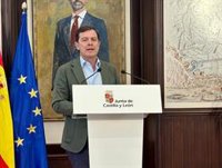 Mañueco garantiza que está a "plena disposición" de las Cortes para comparecer y explicar la situación de los incendios