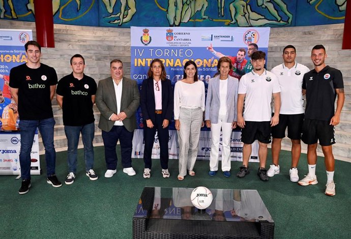 Presentación del IV Torneo Internacional de Balonmano Cantabria Infinita