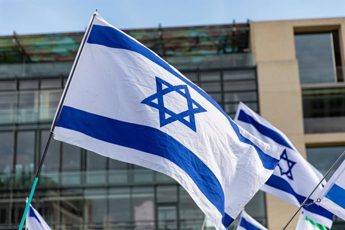 Imagem de arquivo de bandeiras israelenses.