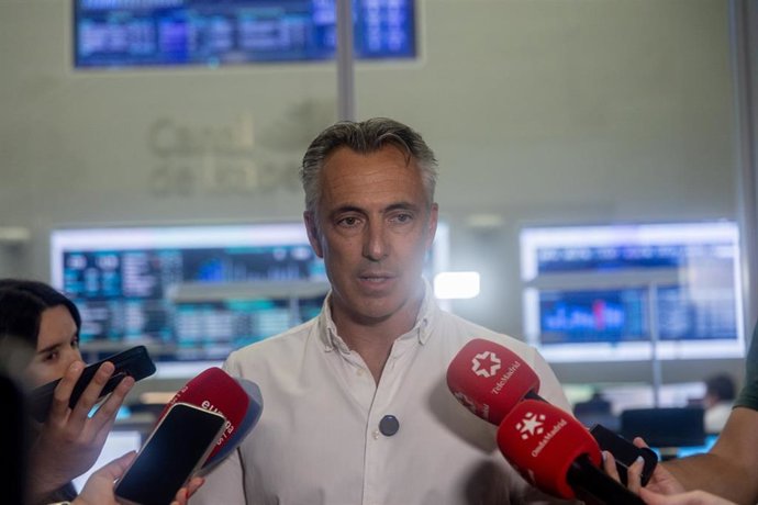 El consejero de Medio Ambiente, Agricultura e Interior de la Comunidad de Madrid, Carlos Novillo, atiende a los medios de comunicación, a 11 de agosto de 2025, en Majadahonda, Madrid (España). 