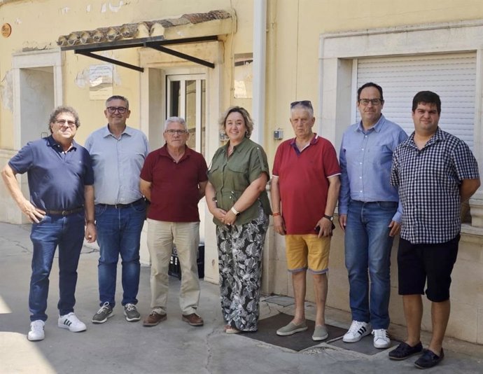 El diputado autonómico del PP Santiago Lucas-Torres en las localidades de Sisante y Casas de Benítez.