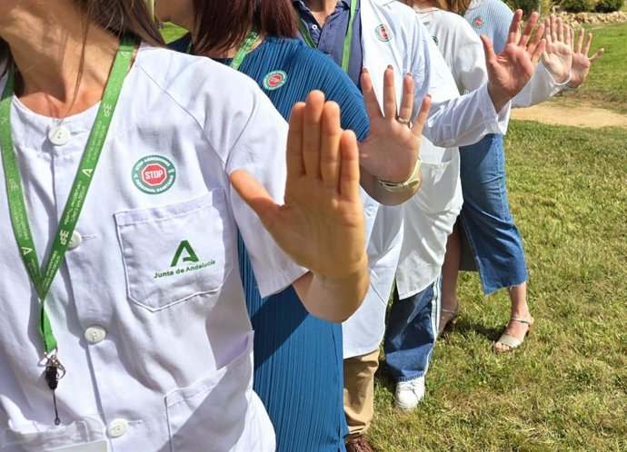 Archivo - Imagen de archivo de santiarios en una protesta contra las agresiones.