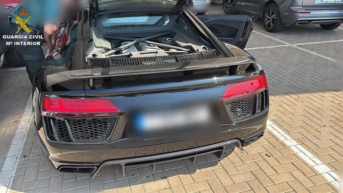 Detenido un conocido delincuente con un coche de alta gama cuya información había sido falsificada.