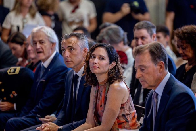 El consejero de Medio Ambiente, Agricultura e Interior de la Comunidad de Madrid, Carlos Novillo, y la presidenta de la Comunidad de Madrid, Isabel Díaz Ayuso, a 15 de agosto de 2025, en Madrid (España). 