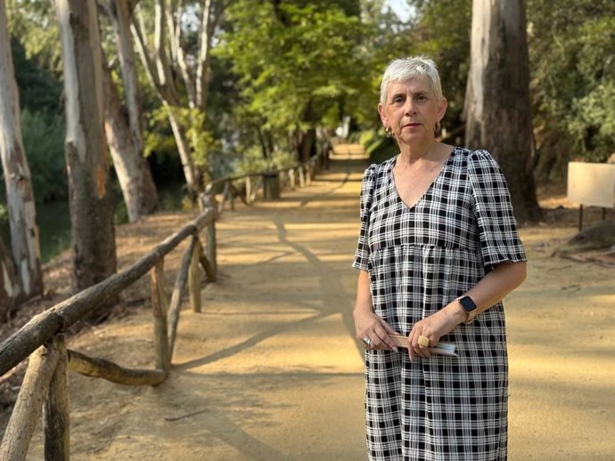 La delegada de Monumento Natural, Medio Ambiente y Sostenibilidad del Ayuntamiento de Alcalá de Guadaíra, Luisa Campos, en el Parque Oromana.