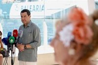 Moreno valora el control "en tiempo récord" de incendios en Andalucía en un agosto de fuegos "monstruosos" en España