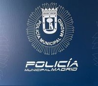 Localizado un bar en Usera que funcionaba como 'after' y 'hostal', con una 'cama' sobre un frigorífico