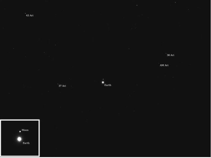 A sonda Psyche da NASA capturou imagens da Terra e da Lua a cerca de 290 quilômetros de distância em julho de 2025, enquanto calibrava seu instrumento de imagem.