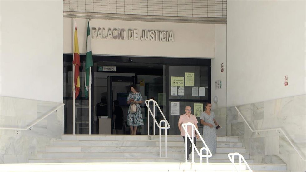 Archivo - Fachada de los Juzgados de Motril, a 25 de agosto de 2023 en Motril, Granada (Andalucía, España). (Foto de archivo).