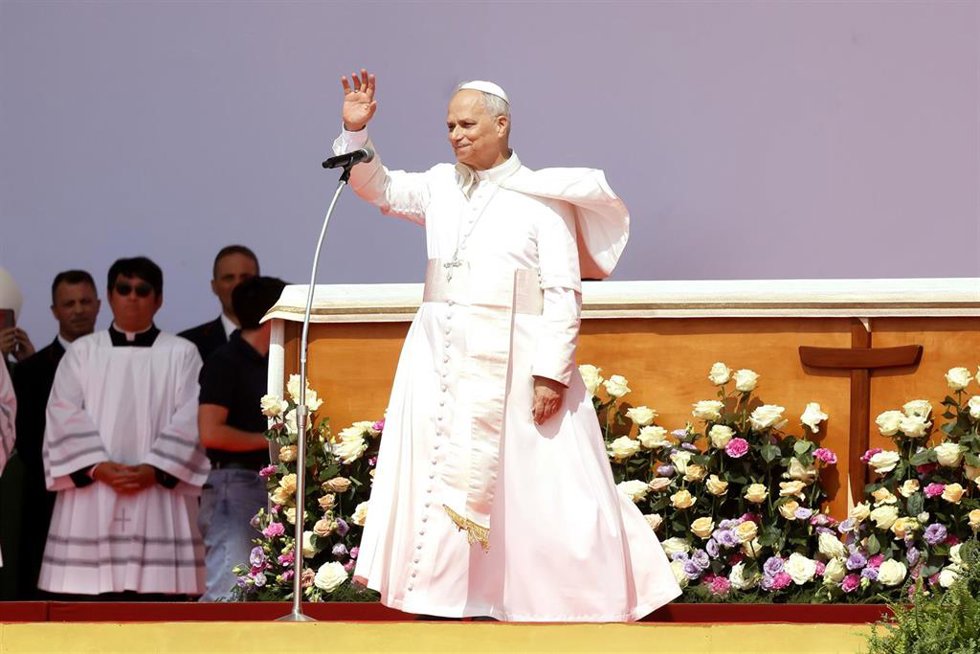 Giubileo dei Giovani : Papa Leone saluta i fedeli prima di lasciare Tor Vergata A?' RomaA?'Italia A?' Domenica   3 Agosto 2025 