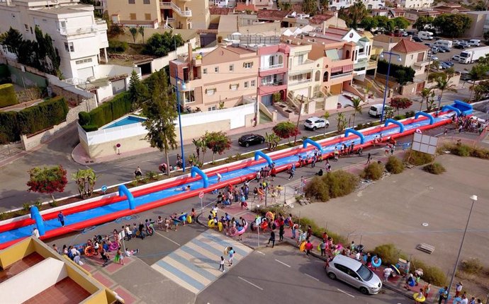 Un gran tobogán acuático de cien metros, nuevo protagonista de las fiestas de Ontinyent