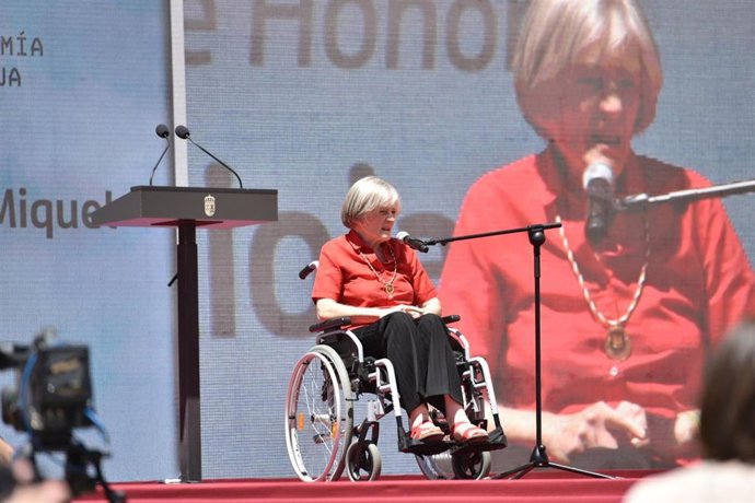 Carmen Chover cuando recibió en 2022 la distiinción de Riojana Ilustre