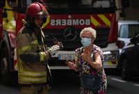 Ocho atendidos por inhalación de humo, dos de ellos menores, en el incendio de una vivienda en València
