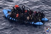 Un fallecido, 19 heridos y tres desaparecidos en el naufragio de una patera al sur de Mallorca