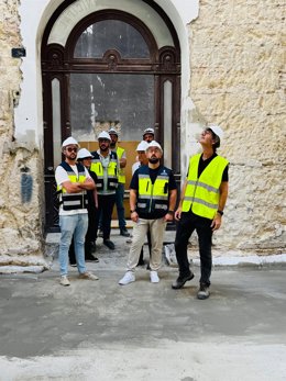 El alcalde de El Puerto de Santa María (Cádiz), Germán Beardo, en una visita a las obras de rehabilitación del Hospital San Juan de Dios