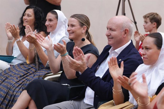 La presidenta del Govern, Marga Prohens, en el concierto del proyecto eurorregional 'Lou Bastimen'.