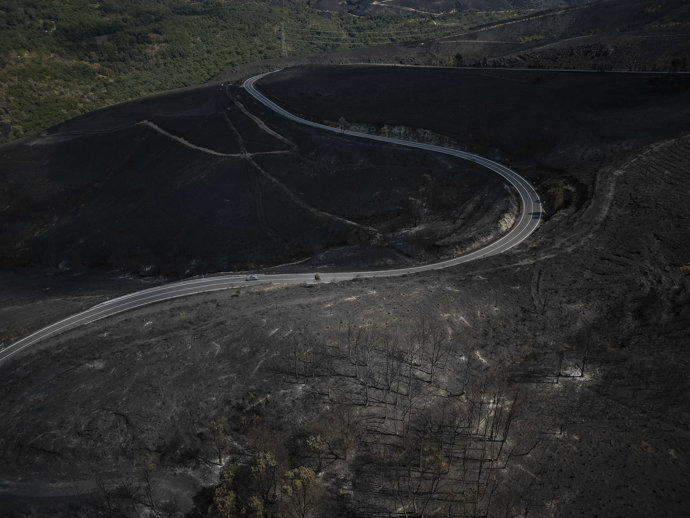 Vista aérea tras el incendio, a 20 de agosto de 2025, en A Gudiña, Ourense