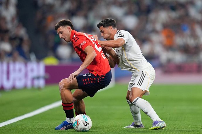 Abel Bretones of CA Osasuna and Brahim Diaz of Real Madrid CF in action during the Spanish League, LaLiga EA Sports, football match played between Real Madrid and CA Osasuna at Santiago Bernabeu stadium on August 19, 2025, in Madrid, Spain.