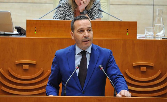 El diputado de Vox en la Asamblea de Extremadura Óscar Fernández Calle