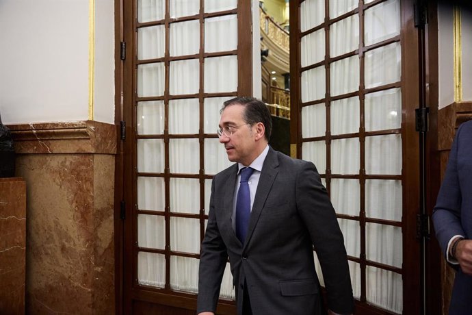 Archivo - Arquivo - O Ministro das Relações Exteriores, União Europeia e Cooperação, José Manuel Albares, deixa uma sessão de controle do governo no Congresso dos Deputados em 18 de junho de 2025, em Madri (Espanha). Sánchez participa da sessão de control