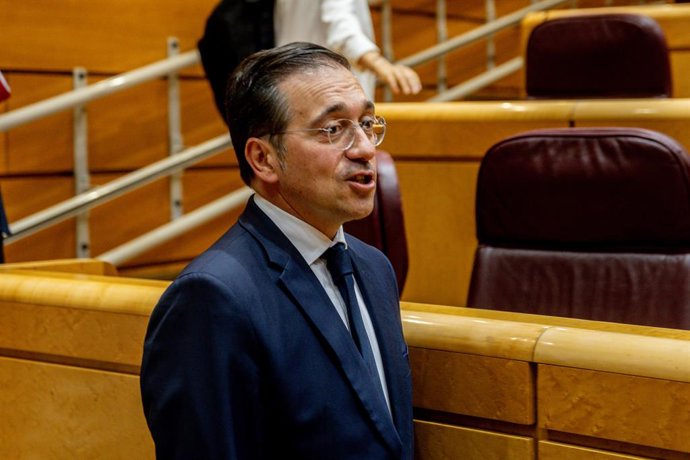 Archivo - El ministro de Asuntos Exteriores, Unión Europea y Cooperación, José Manuel Albares, a su llegada a un pleno en el Senado, a 17 de junio de 2025, en Madrid (España). Esta es la primera sesión de control en el Senado a la que se enfrenta el Gobie