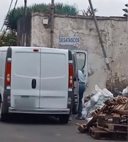 Arucas (Gran Canaria) sanciona con 30.000 euros a una empresa por vertidos ilegales de escombros y residuos peligrosos