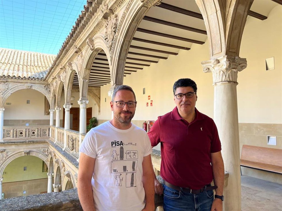 Andrés Ortiz y Francisco Jesús Martínez, en la Sede Antonio Machado de la UNIA.