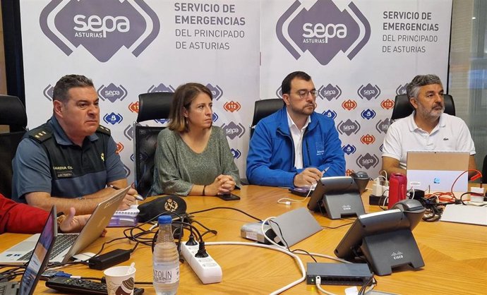 El presidente del Principado, Adrián Barbón, participa en La Morgal, en Llanera, en la reunión del Centro de Coordinación Operativa Integrado (Cecopi).