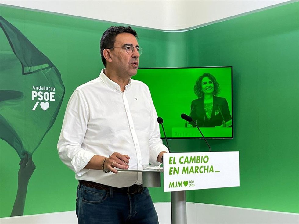 El portavoz de Presidencia del PSOE-A, Mario Jiménez, en rueda de prensa en la sede del partido en Sevilla.