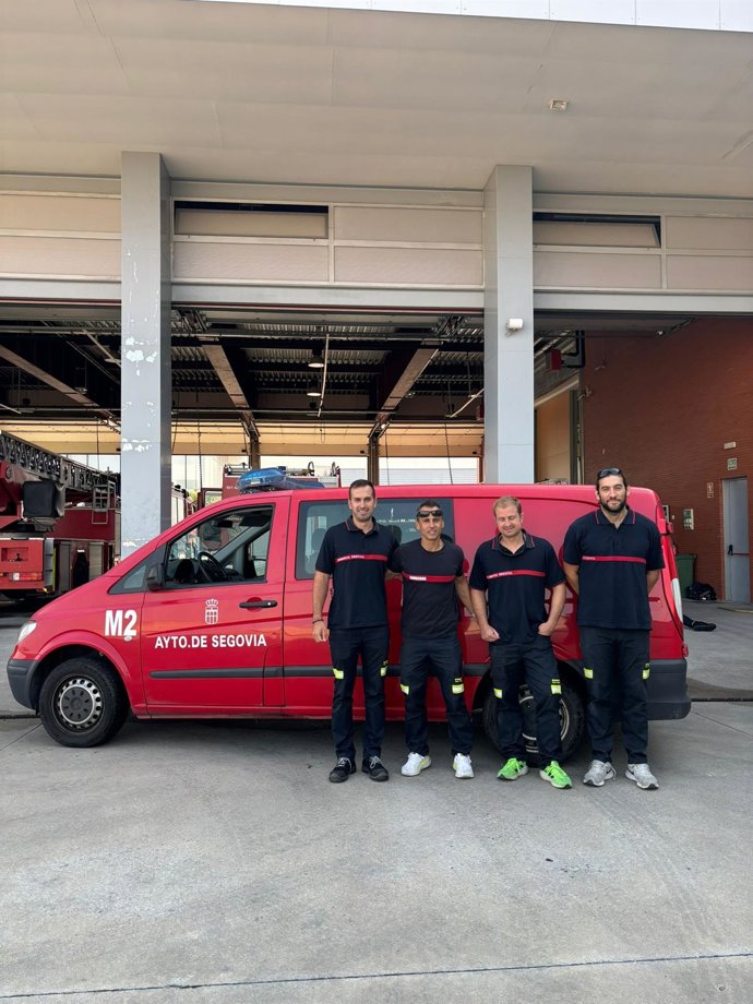 Integrantes del segundo retén de bomberos desplazados a León