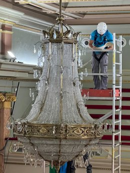 Lámpara del Salón de Plenos del Ayuntamiento de Murcia, que data de 1925