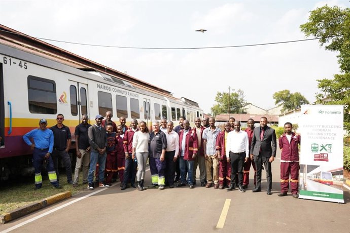 Técnicos de SFM forman a mecánicos y maquinistas de la compañía ferroviaria de Kenia.